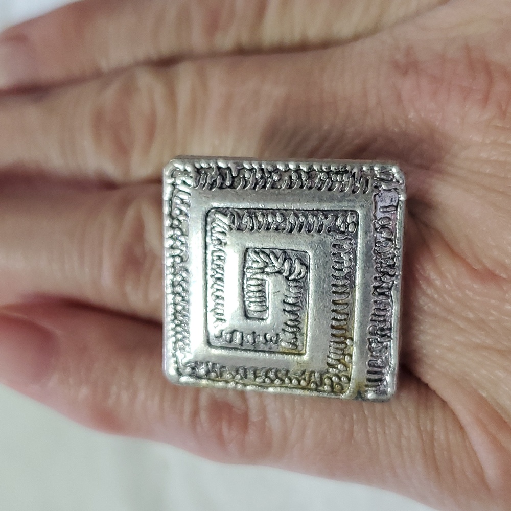 Square Greek key‎ stretch ring